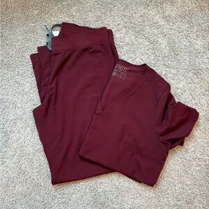 FIGS Scrub Set - Burgundy